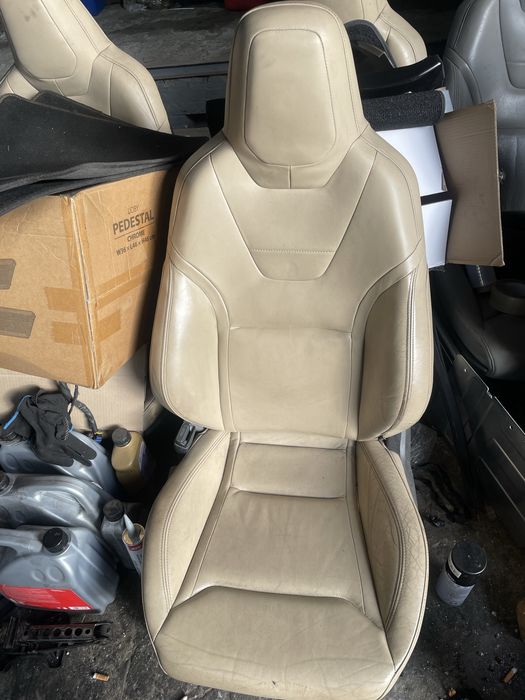 Tesla S 12-20 кузовні запчастини