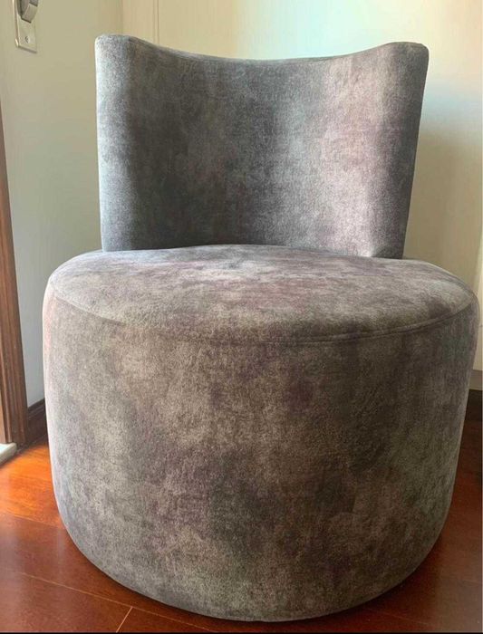 Cadeirao cinzento redondo