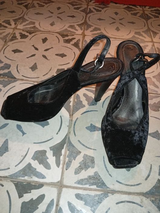 Eleganckie buty na wysokim obcasie, skóra