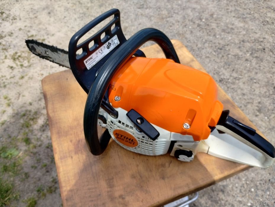 Stihl MS 251 pilarka