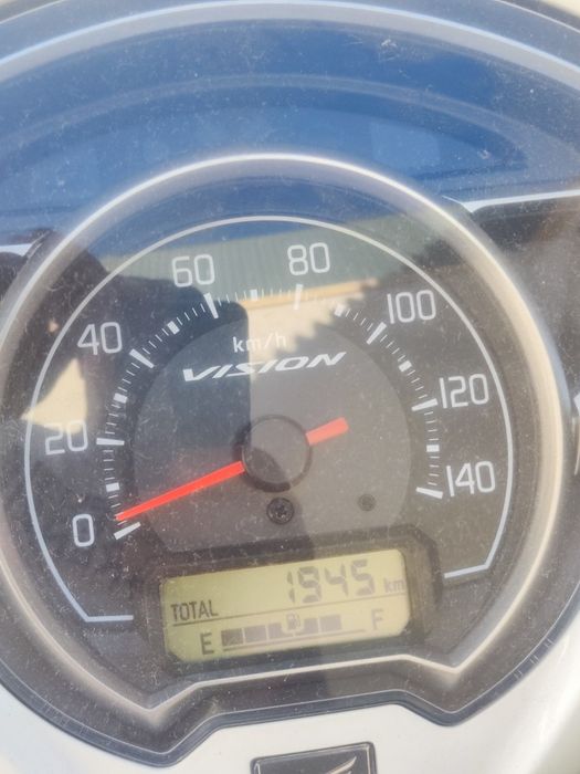 Honda Vision igual nova tudo 100%