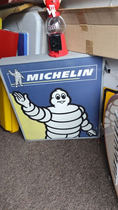 Reklama podświetlana neon kaseton Michelin