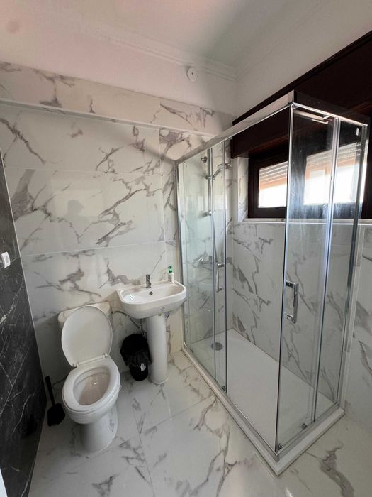 Quarto sem caução 260€ Caneças 20 min Lisboa (Campo Pequeno)