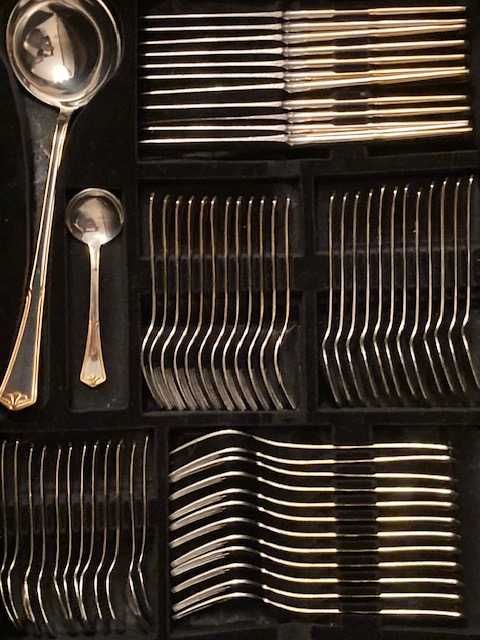 Faqueiro Monix 18/10 com detalhes dourados – Excelente estado