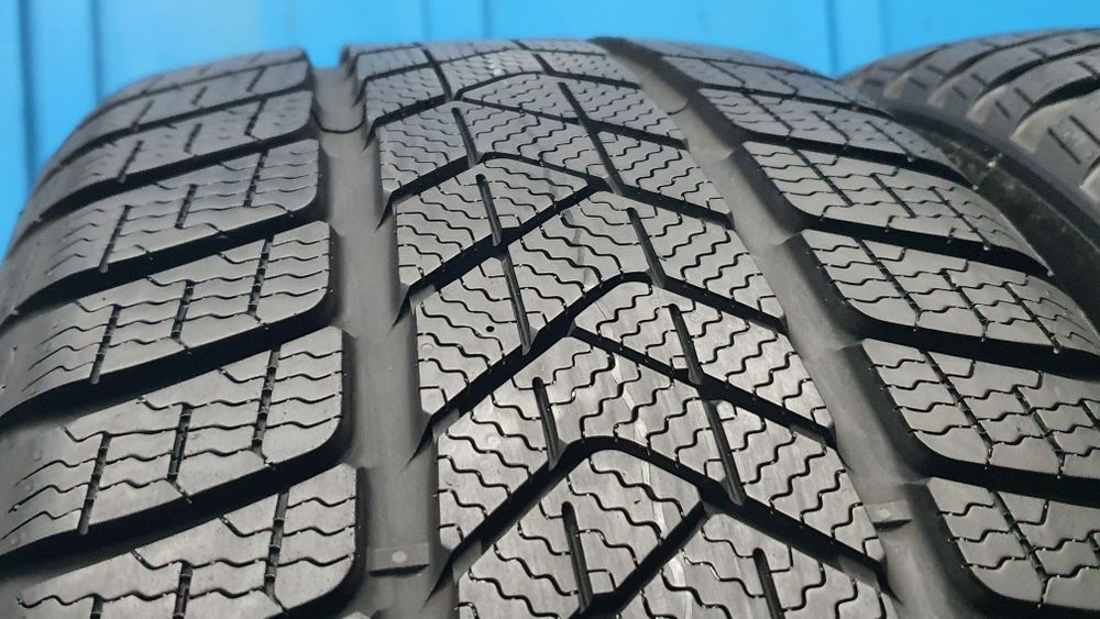 4 x 235/40 R19 Sprzedam opony zimowe Pirelli ! 8mm !