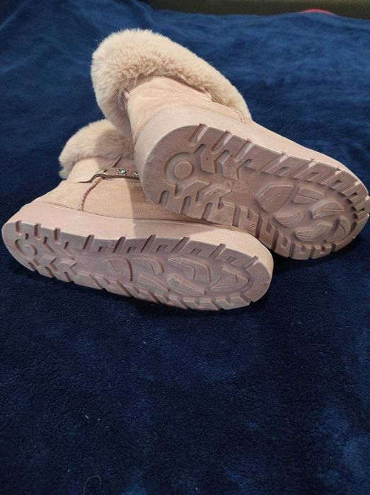 Зимние женские угги