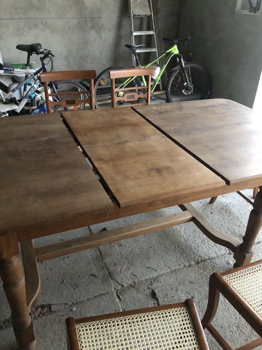 Vendo mesa de madeira maciça mais 6 cadeiras