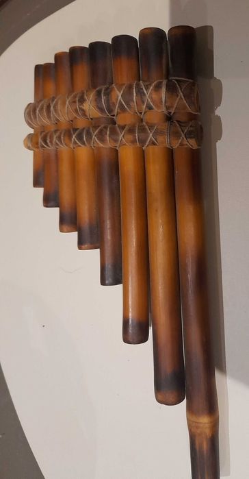 Flauta de Pan andina (artesanato e instrumento)