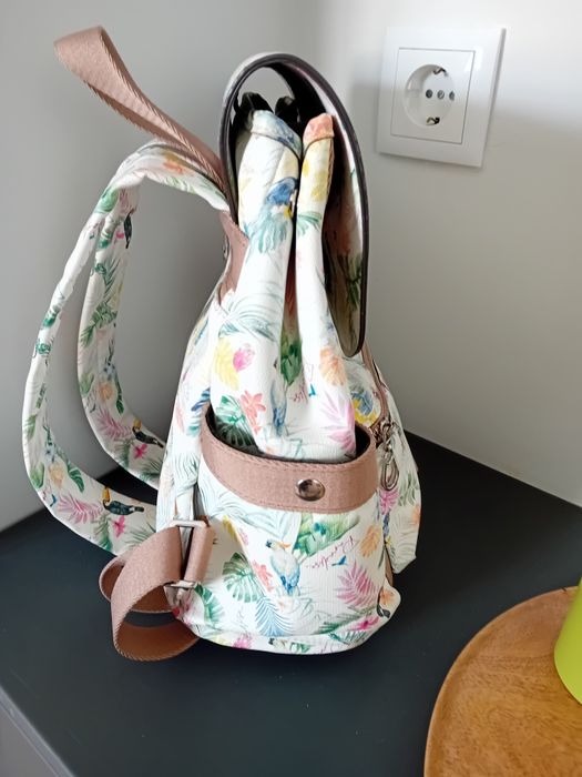 Mochila estampado tropical