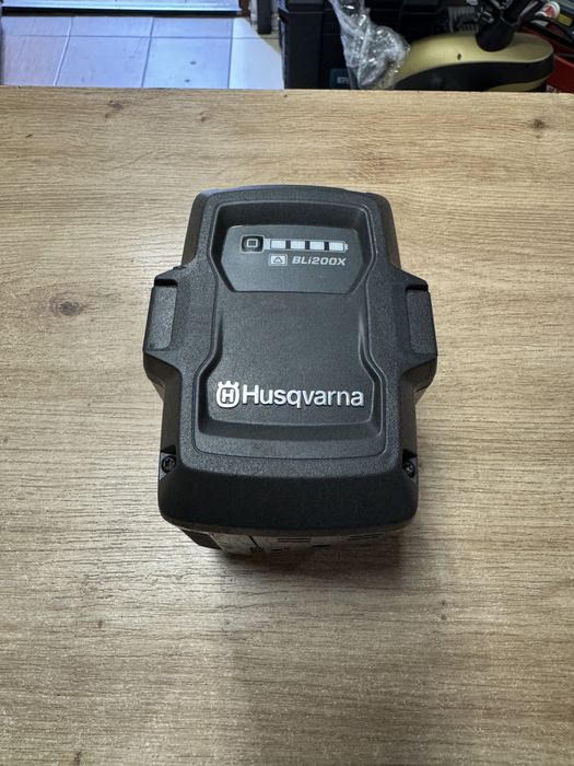 Akumulator Husqvarna BLi200X -- otoLombard Lumik skup narzędzi