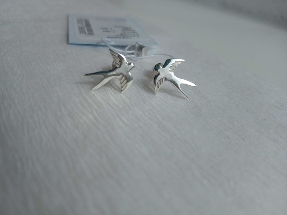 Серебряные серьги пусеты на закрутке гвоздики с камнем 925 проба