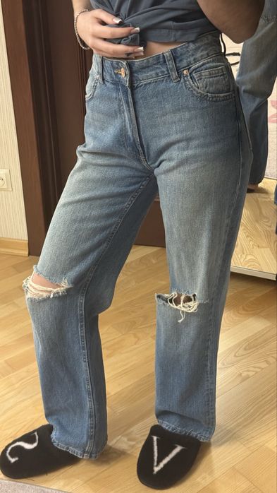 джинси з дірками bershka