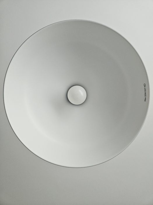 Czarna wisząca lampa ikea