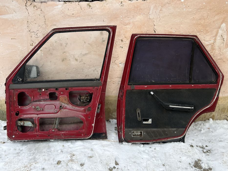 Двері шкода фаворит