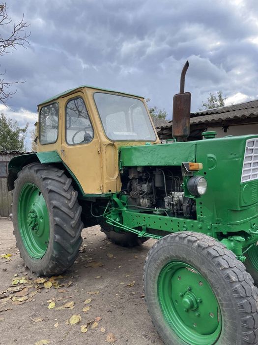 Трактор Юмз на ходу