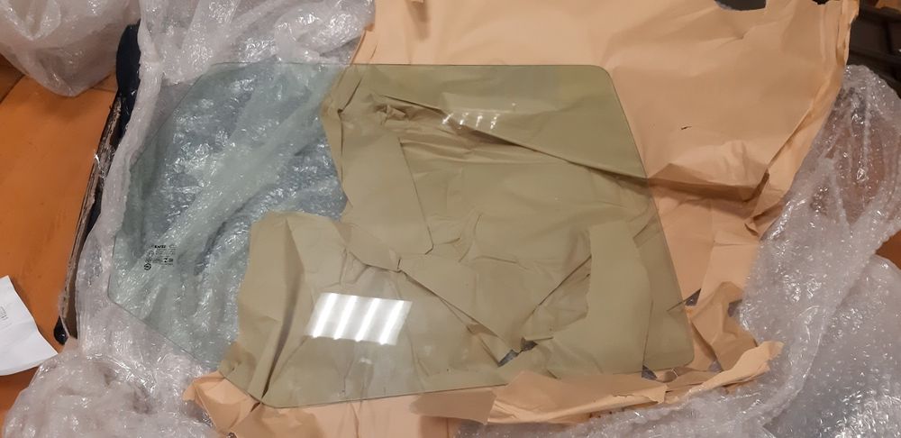 стекло двери заднее левое Jeep Grand Cherokee 2005-2010