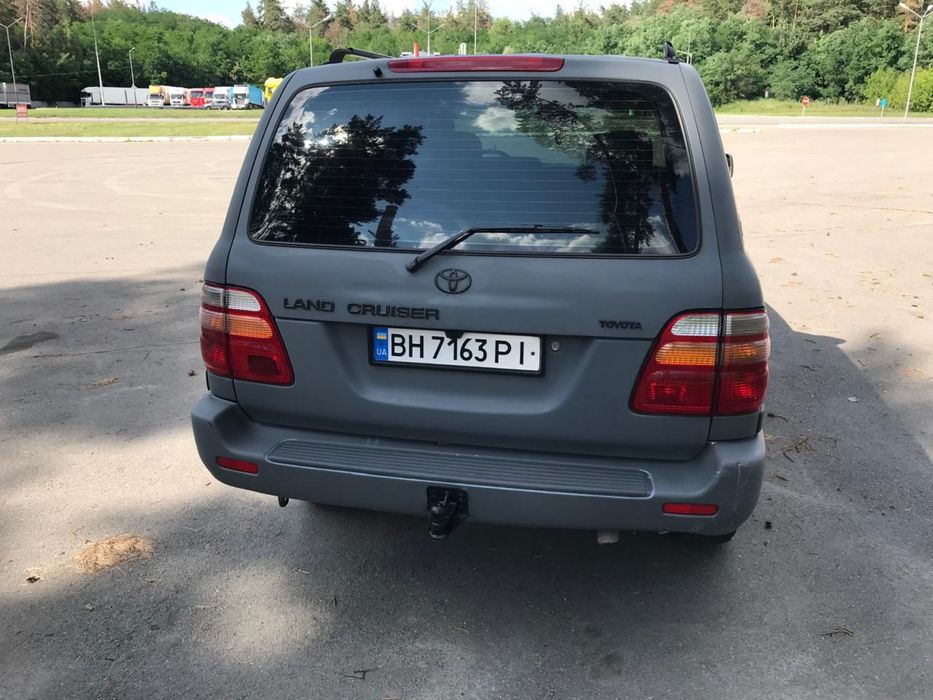 Toyota LandCruiser 100