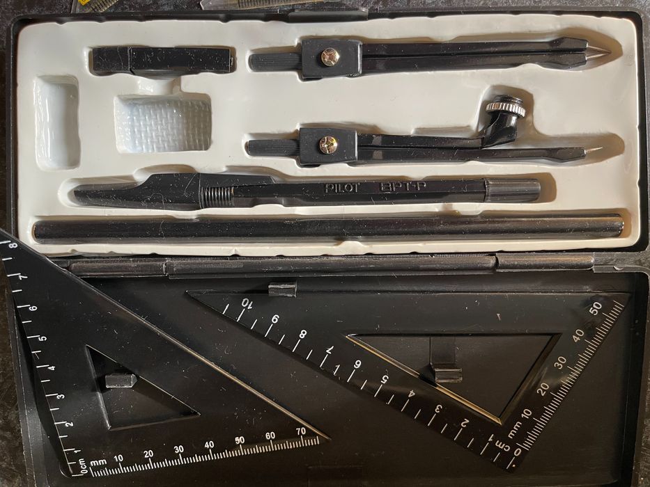 Готовальня , цыркуль.