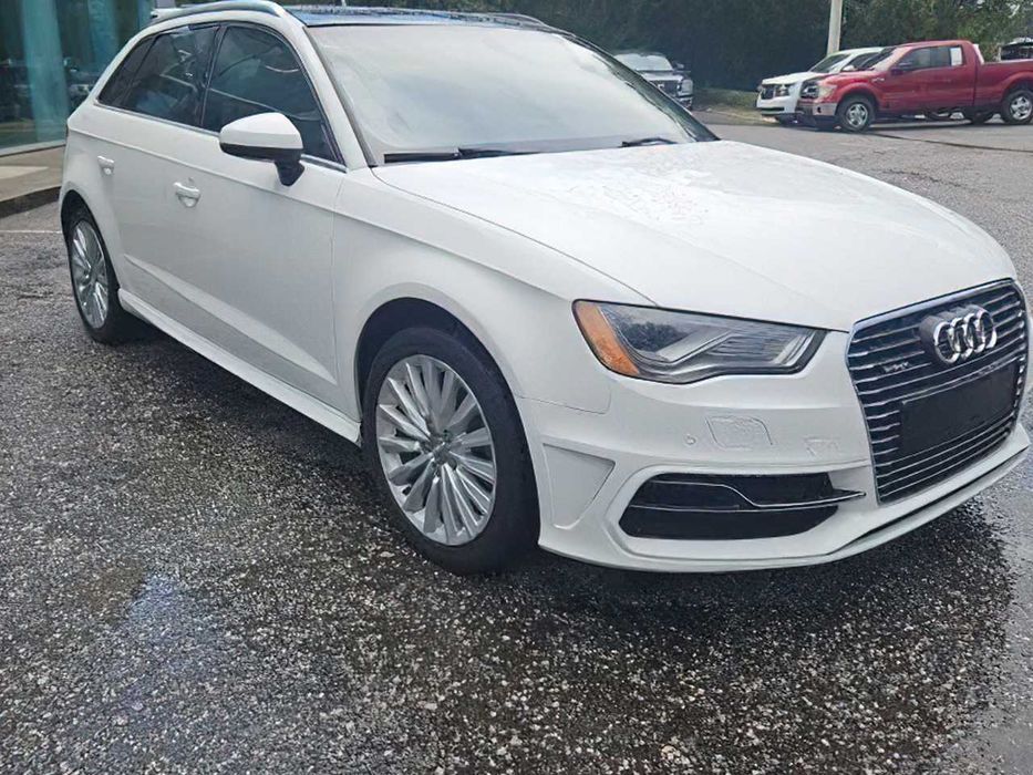 Audi A3 e-tron      2016
