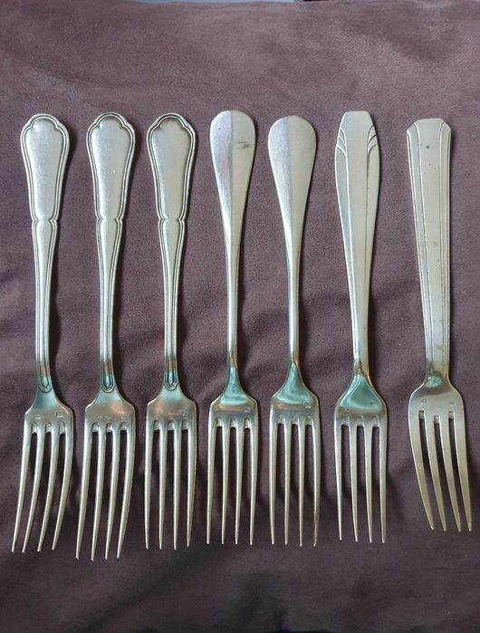 Lote de 7 Garfos Séc. XIX em METAL BLANC 84 - France