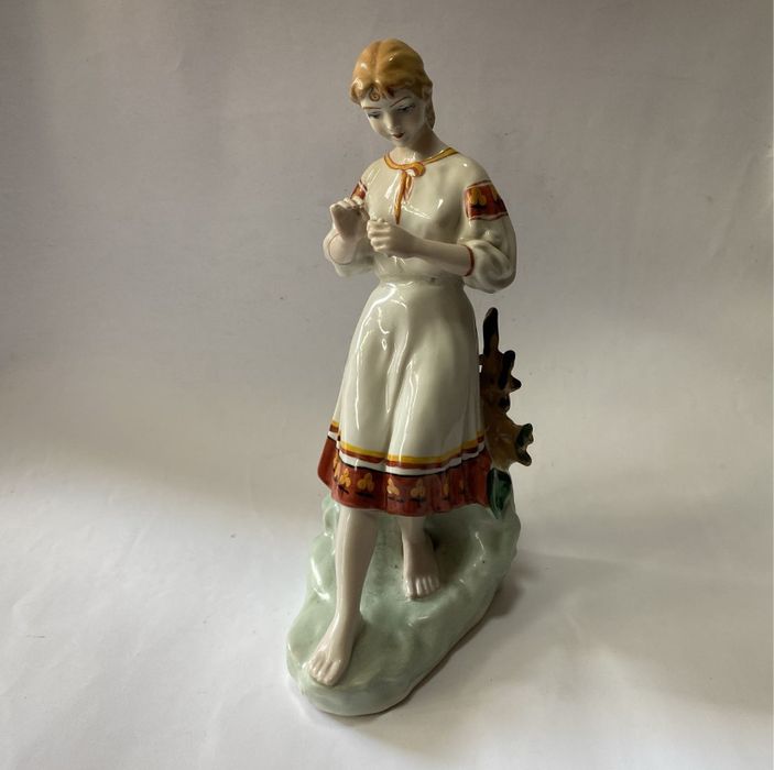 Статуэика гадание на ромашке Полонский