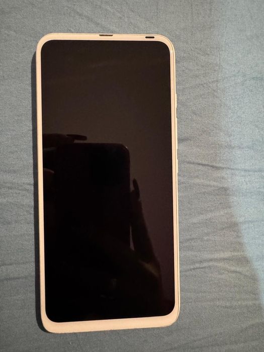 Motorola 128 gb acompanha carregador e capa.