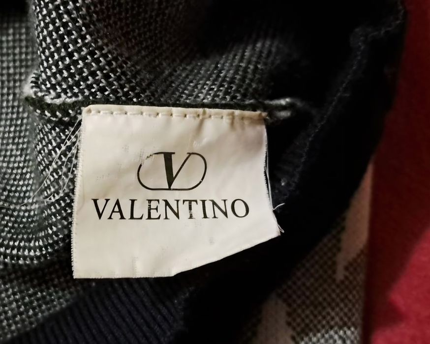 Свитер Valentino хаки со звездами 
Сдел