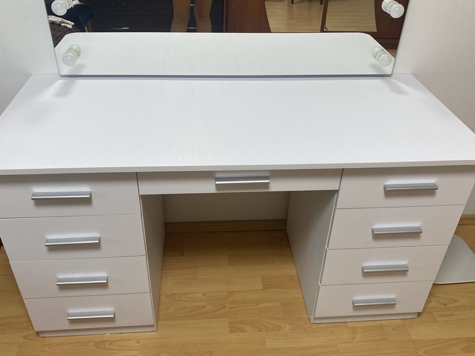 столик , стіл ,новий