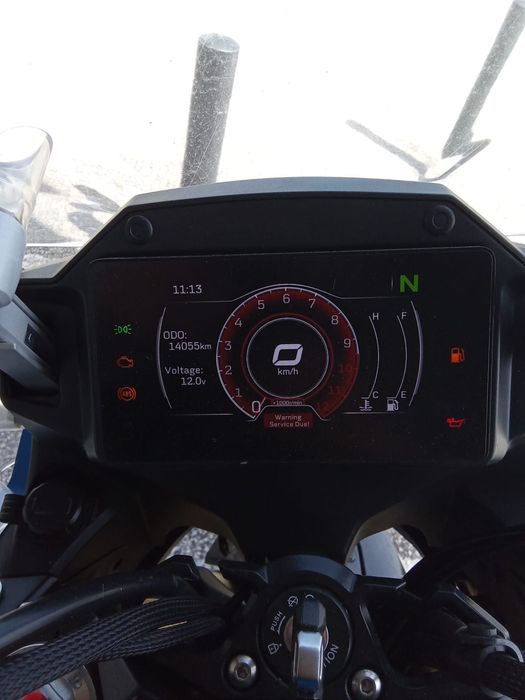 Cfmoto 650MT com malas laterais