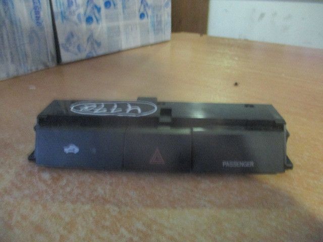 Botão / interruptor 4 piscas TOYOTA Corolla Verso (ZER_, ZZE12_, R1_)