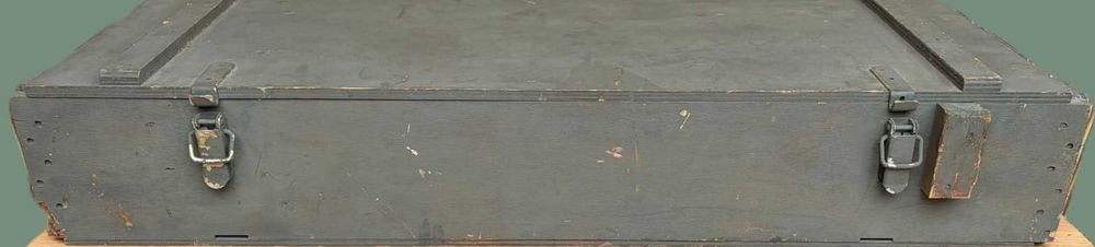 Caixa antiga, de muniçoes em madeira, medidas; 21X40X112 cm