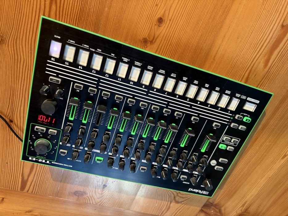 Roland Tr-8 com expansão 7x7