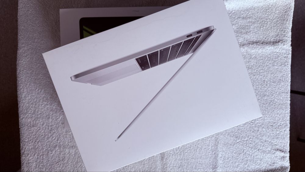 Pudelko na laptop MacBook Pro