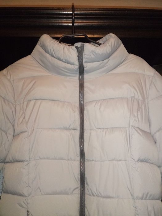 Zimowy szary płaszczyk