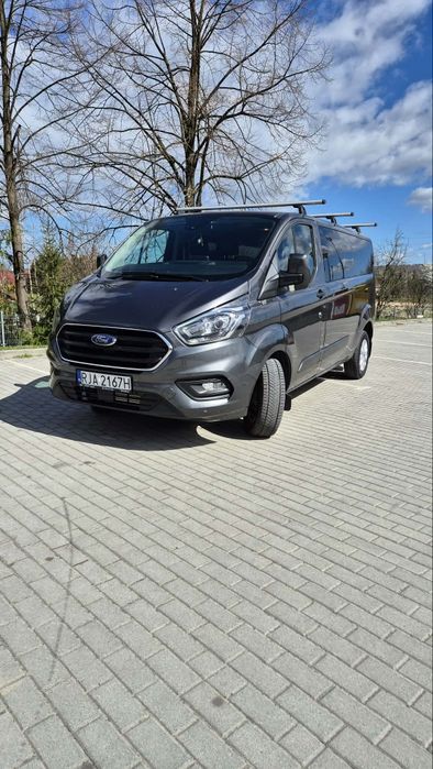 Wynajem busa 9-OSOBOWEGO Ford Tourneo
