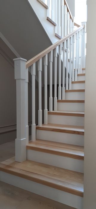 Сходи / Лестница.