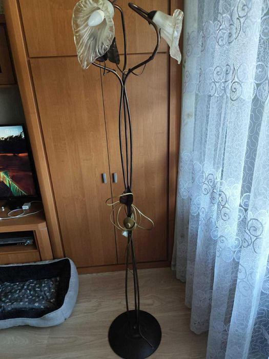 Lampa stojąca domowa
