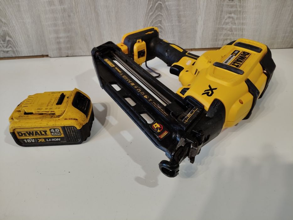 Dewalt DCN660 aku gwozdziarka 18v 4.0ah bezszczotkowa