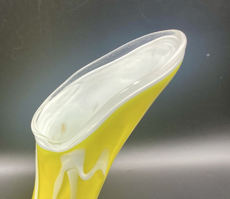 Unikatowy stary wazon z kaczym dziobem