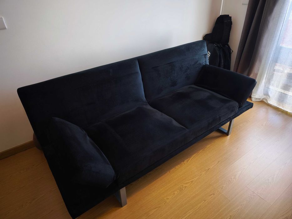 Sofá-cama preto 1,90m — pouco usado, em ótimo estado