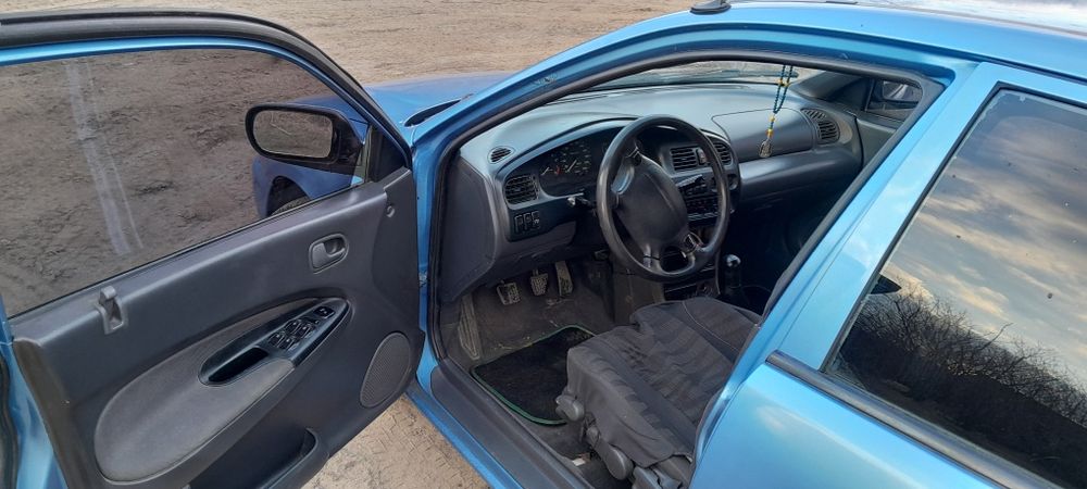 Продається мазда 323