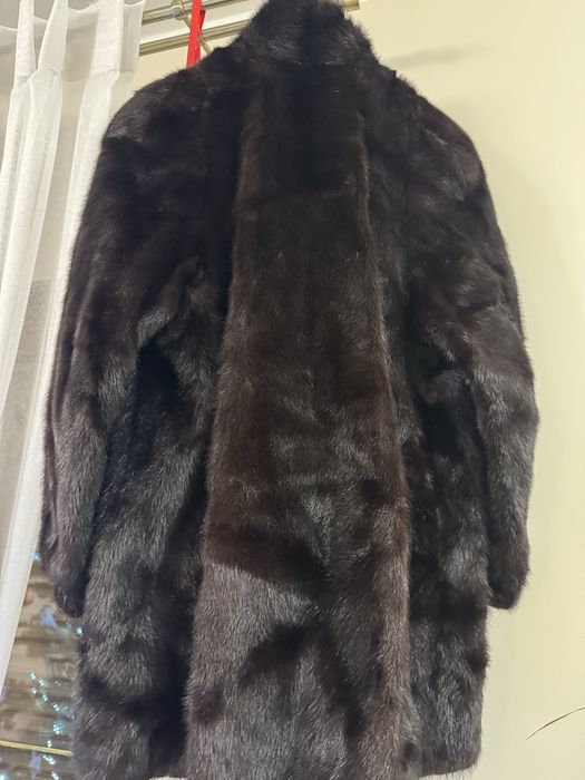 Elegancki płaszcz damski – używany – długość do kolan