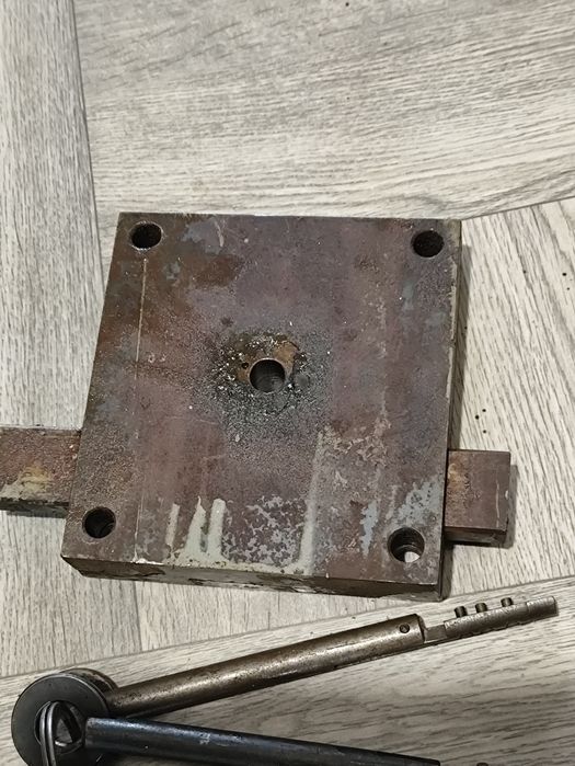 Замок гаражный с секретом 3 ключа