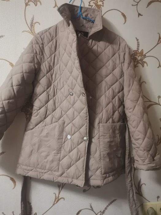 куртка стеганка розмер 46 р  нова  600 грн
