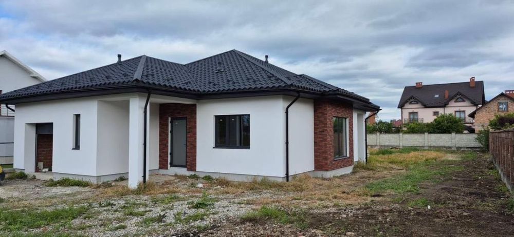 Красивий якісний будинок з великою земельною ділянкою