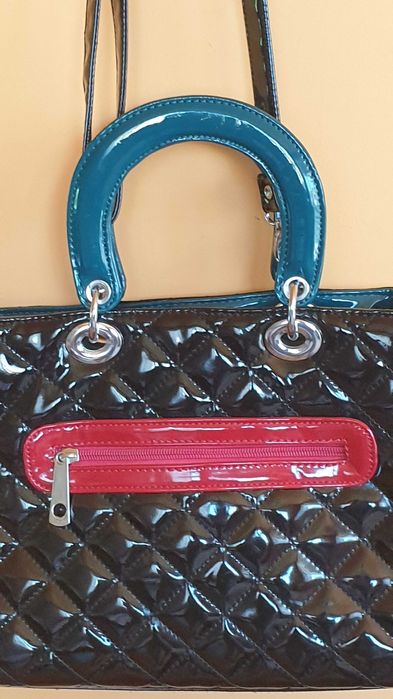 Torebka lakierowana, pikowana