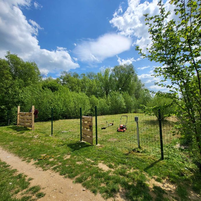 Sprzedam działkę ROD „Grobla” Łomża – 250 m² | przy parkingu | ogrodzona