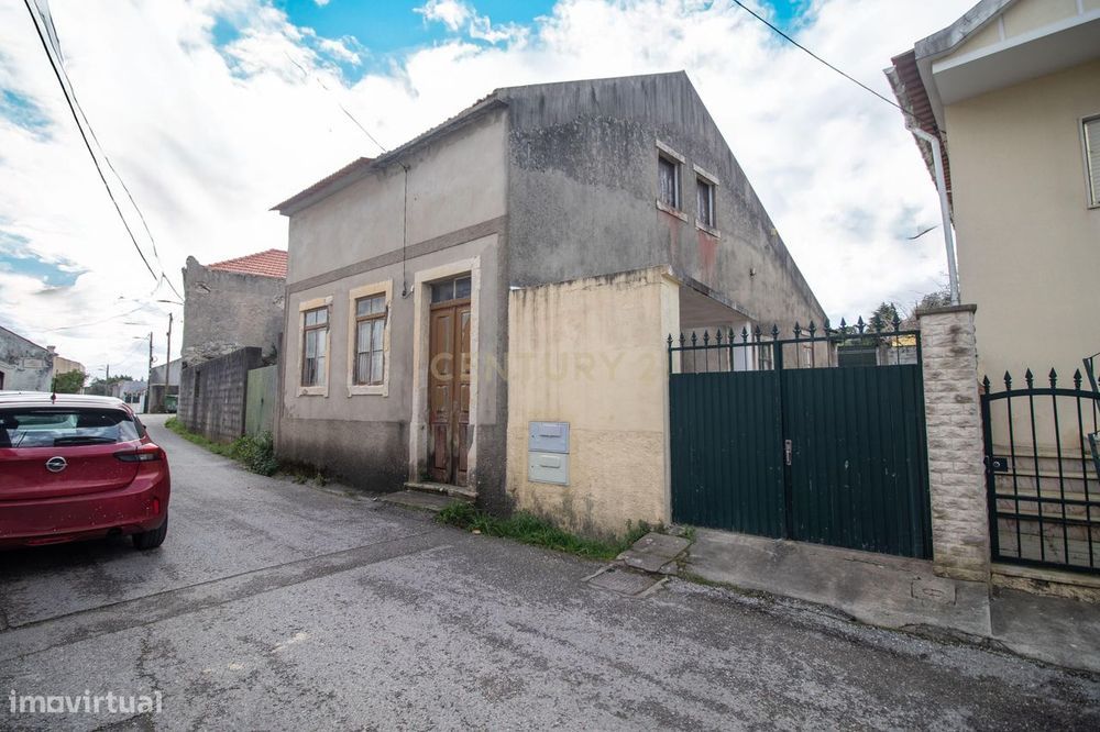 Casa antiga para recuperar com terreno e árvores de fruto, Alhadas, Fi