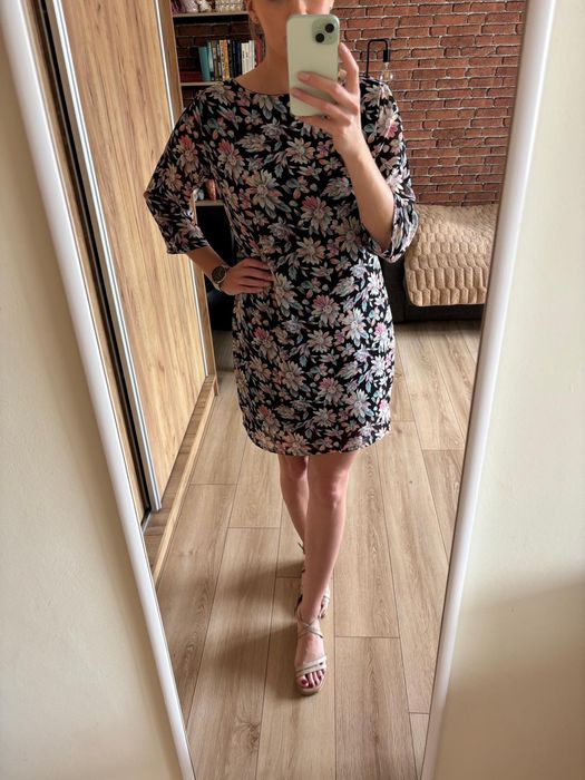 Sukienka w kwiaty na lato 38