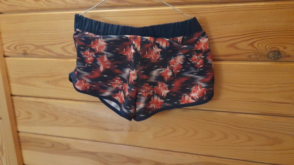 Piękne spodenki dziewczęce Roxy girl M
